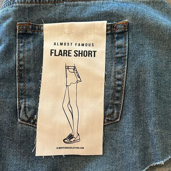 Almost Famous Flare Short Shorts Raw Hem high waist size 5 NWT new with tags - Picture 9 of 10